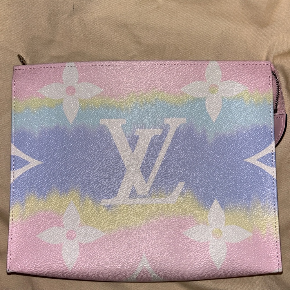 Louis Vuitton Escale Toiletry 26